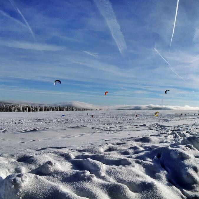 Rhoentravel Skigebiet Wasserkuppe Paraglider