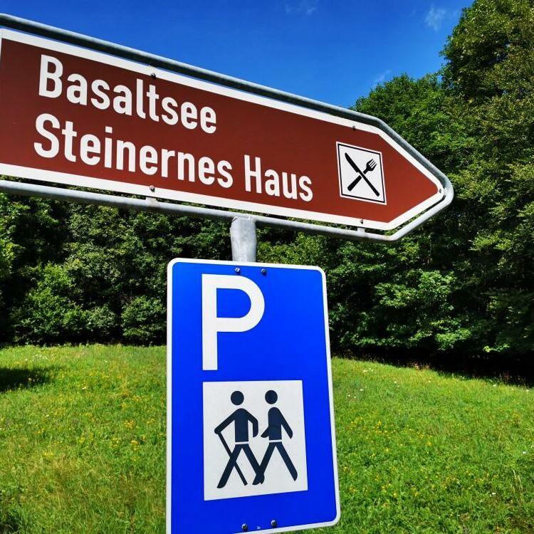 Wanderparkplatz Basaltsee Steinernes Haus 1